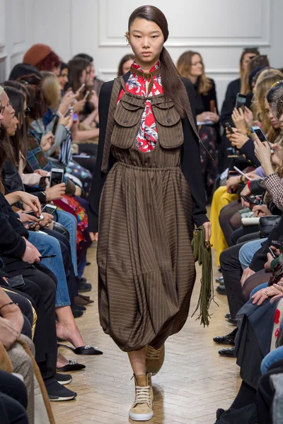 Look 11